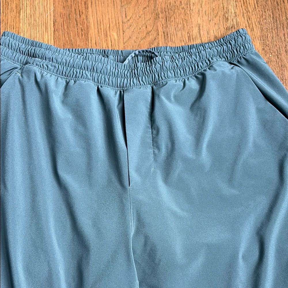 Lululemon men’s the pacebreaker shorts size L - Picture 4 of 6